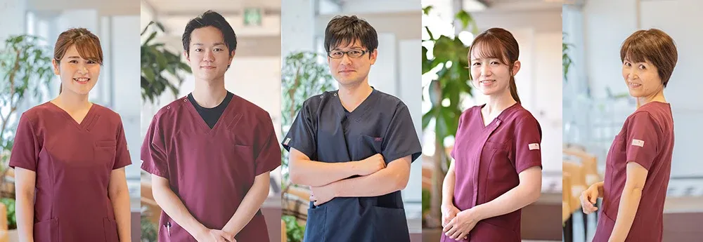 耳閉感の鍼治療に取り組む鍼灸師スタッフ