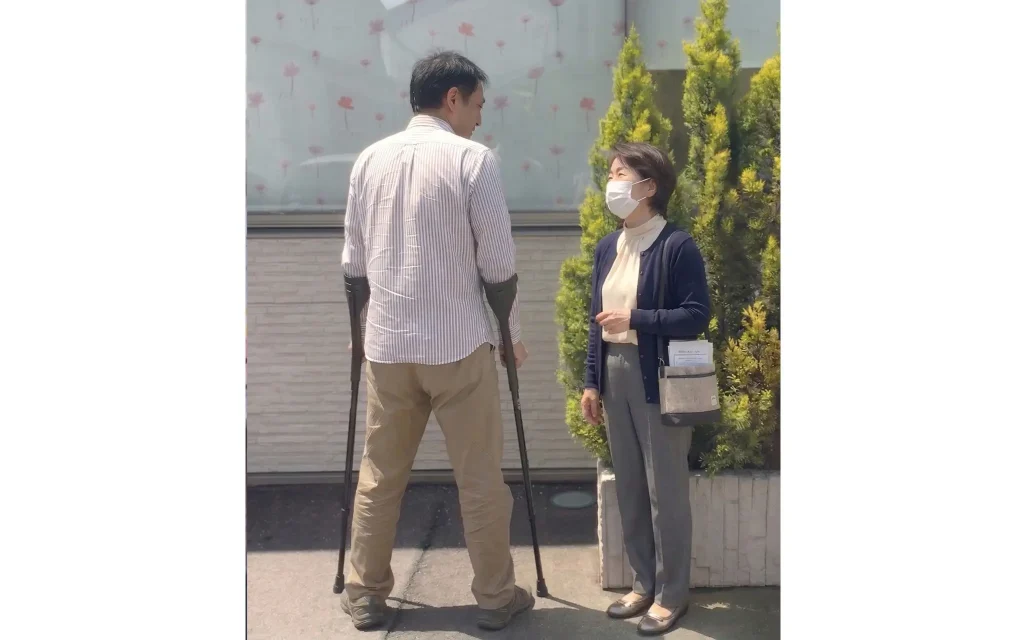 鍼治療で転倒が半減し散歩ができるようになった60代男性